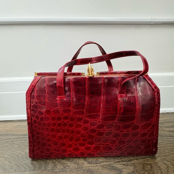 1950’s Crocodile Red Leather Purse with gold accents - Picture 1 of 3